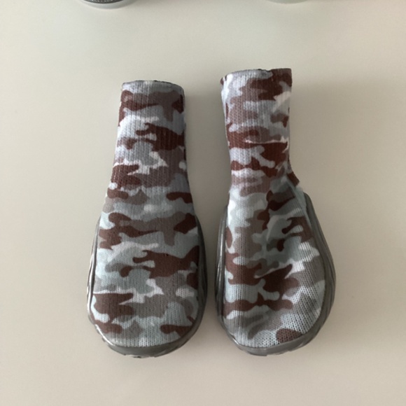Goo-eez Dog Boots - Camo/Grey - Large - Set of 4 -  BNIP - Picture 2 of 5